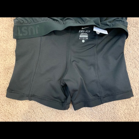 Nike shorts with liner - Picture 3 of 5